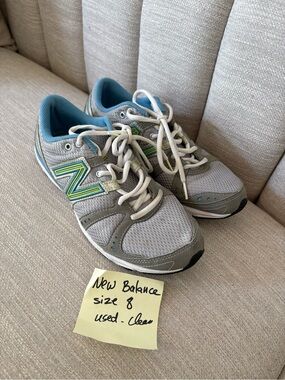 New balance women’s sneakers size 8 gray/blue clean